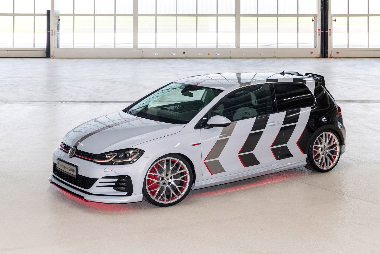 Double Premiere at the 37th GTI meeting – apprentices from Wolfsburg and Zwickau present their showcars