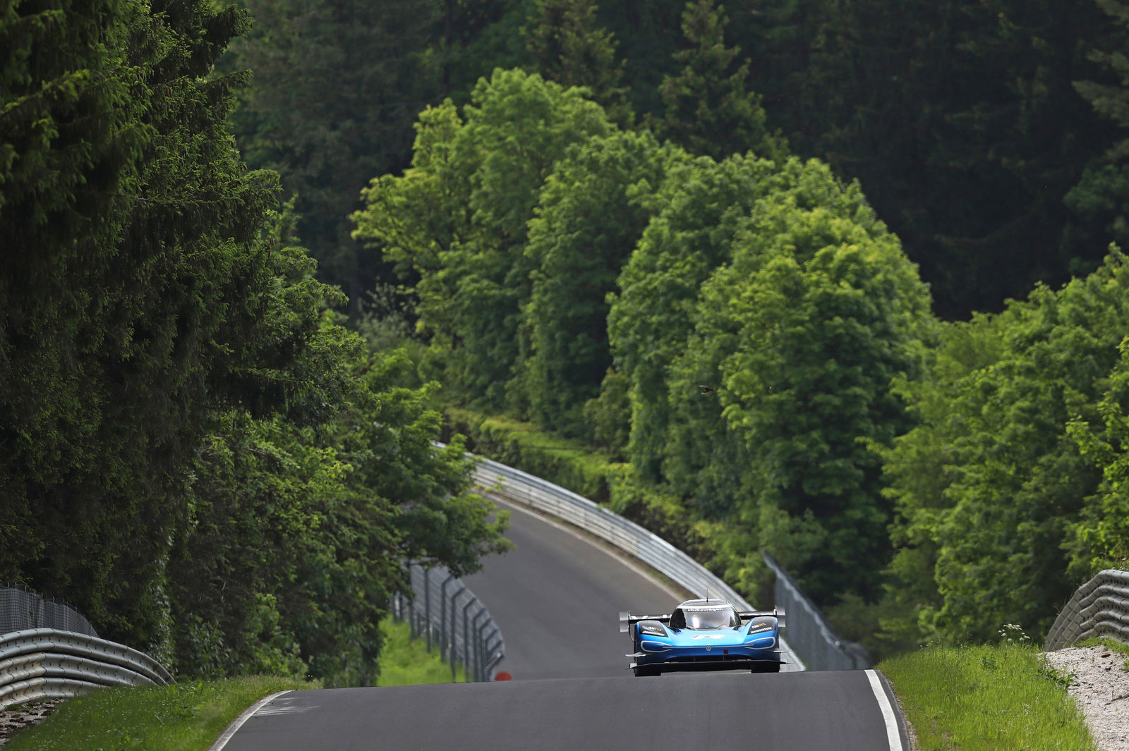 6:05.336 minutes – Volkswagen ID.R sets new electric record on the Nürburgring