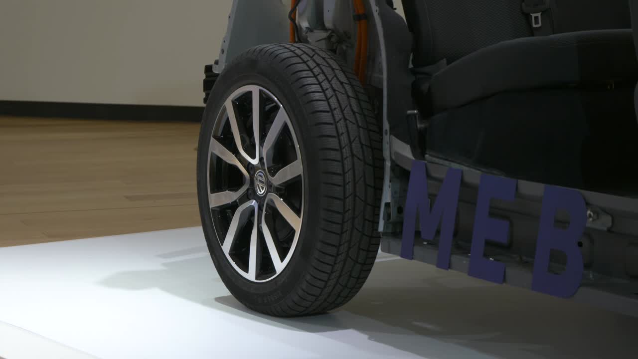 Footage: MEB Chassis